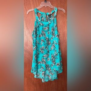 Size 00 torrid, teal floral, high-low hem, tunic top.
